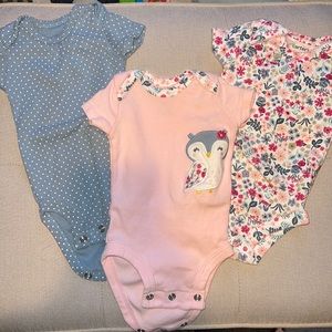 NWOT Carter’s NB onesies set of 3